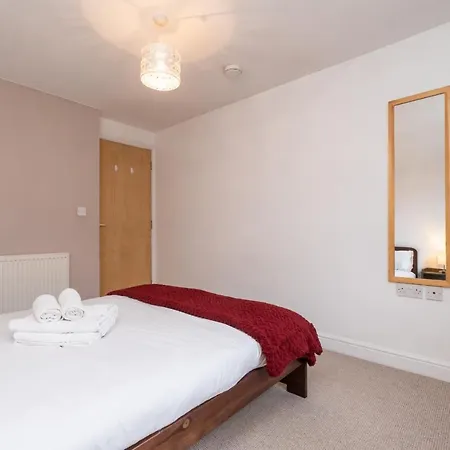 Homely And Modern Maisonette In Vibrant *