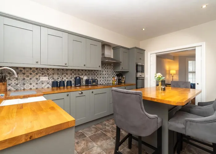 Modern Maisonette In Vibrant Bristol, Free Parking