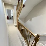 Daire Modern Maisonette In Vibrant Bristol, Free Parking