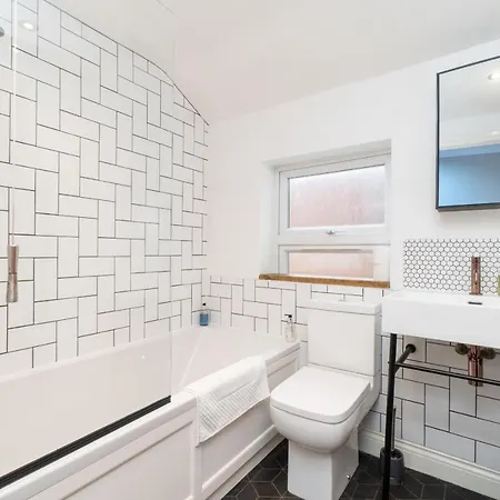 Homely And Modern Maisonette In Vibrant * Bristol