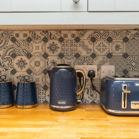 Modern Maisonette In Vibrant Bristol, Free Parking