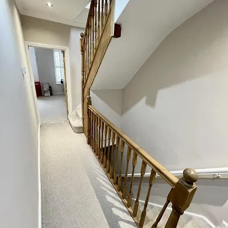 Apartment Modern Maisonette In Vibrant Bristol, Free Parking