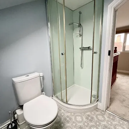 Homely And Modern Maisonette In Vibrant *