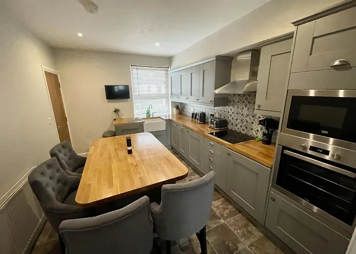 Modern Maisonette In Vibrant Bristol, Free Parking *