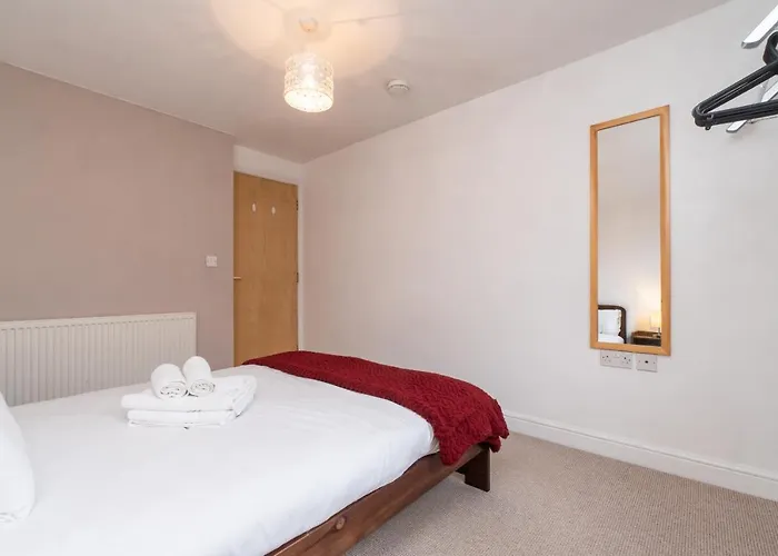 Modern Maisonette In Vibrant Bristol, Free Parking *