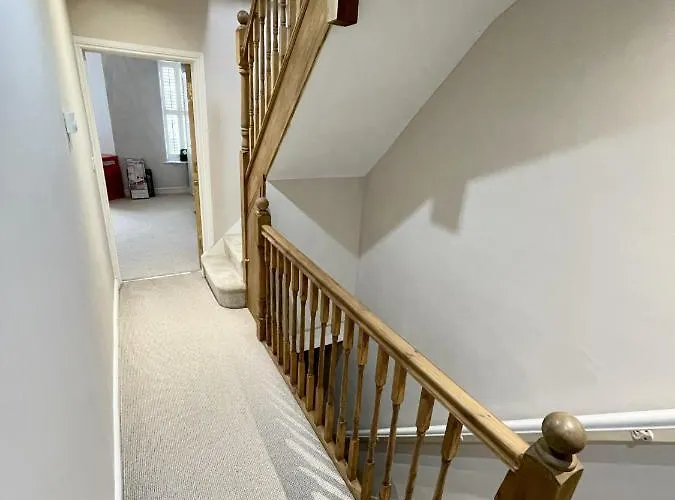 Apartment Modern Maisonette In Vibrant Bristol, Free Parking