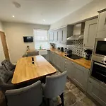 Modern Maisonette In Vibrant Bristol, Free Parking *