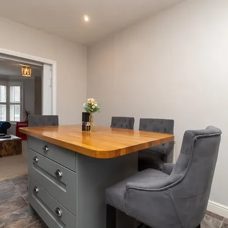 Apartment Modern Maisonette In Vibrant Bristol, Free Parking Bristol