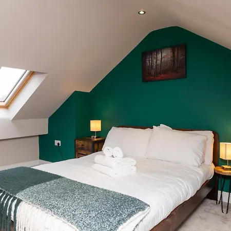Homely And Modern Maisonette In Vibrant